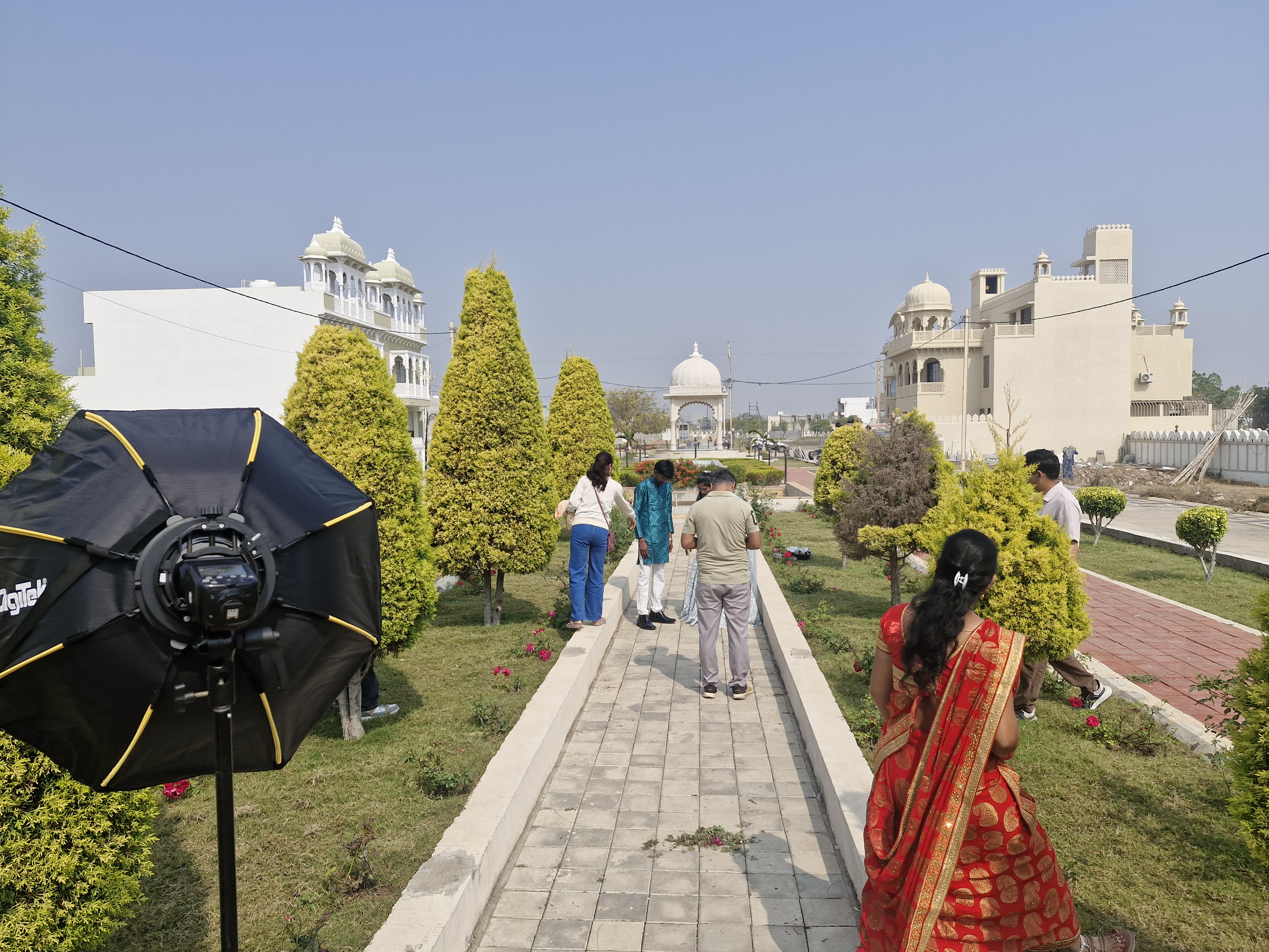 शादियों के सीजन में बालाजी पुरम बना प्री-वेडिंग फोटोशूट की पहली पसंद