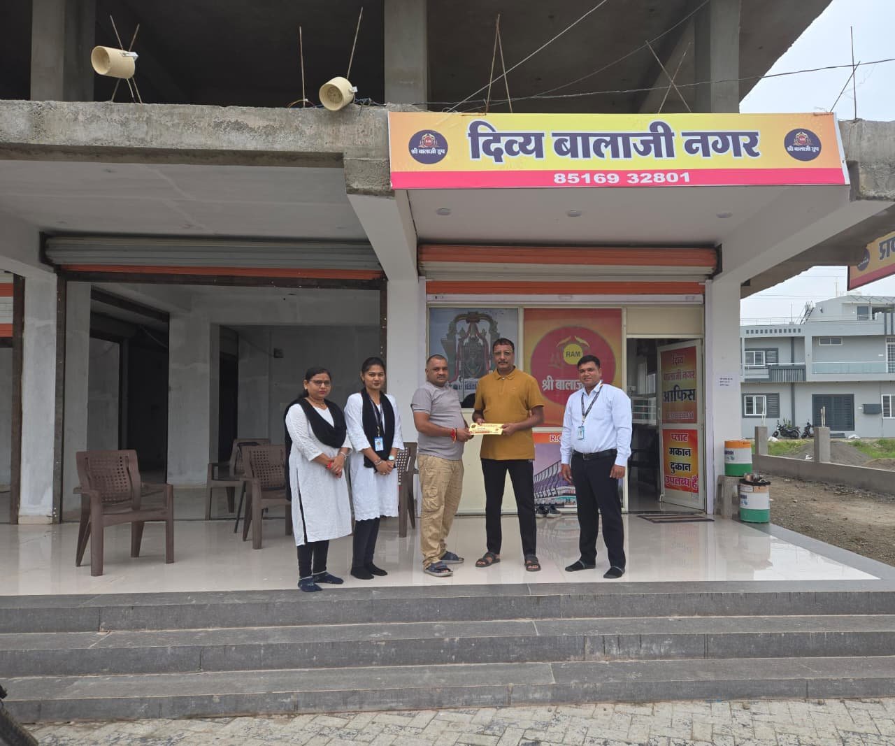 बालाजी ग्रुप के फेस्टिव ऑफर का उत्साह: छैगांव माखन  के जीतू तंवर ने दिव्य बालाजी नगर में बुक किया रो-हाउस 128, मिला 5% की छूट का सीधा लाभ